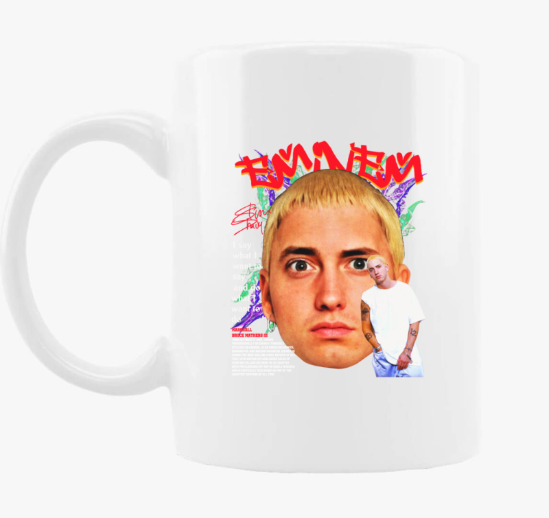 Fiatal Eminem skodelica