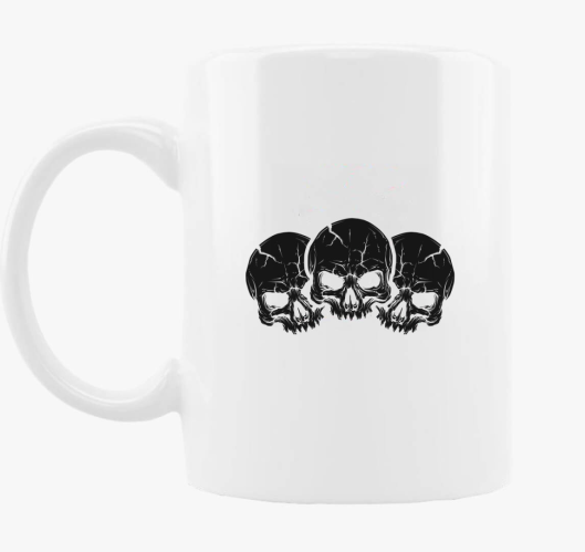 3 black skulls skodelica