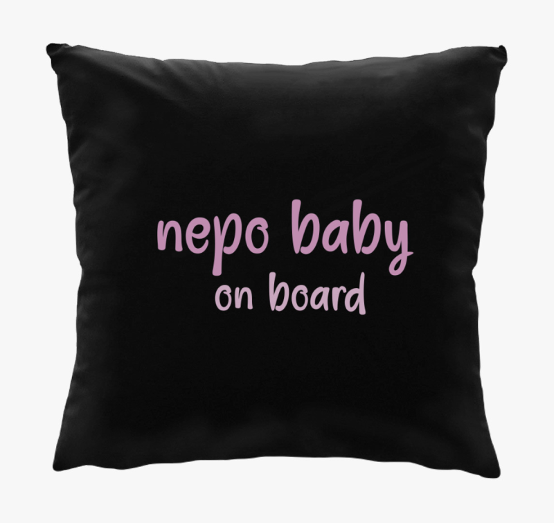 nepo baby on board (roza) feliratos blazina