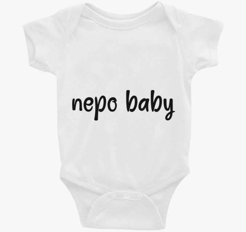 nepo baby feliratos majica