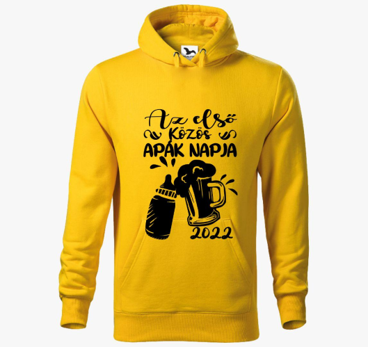 napja in pulover s kapuco